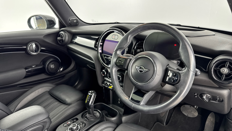 MINI Hatchback 135kW Cooper S Shadow Edition 33kWh 3dr Auto Electric Hatchback